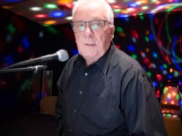 BB 03 JIM LOOKING GOOD